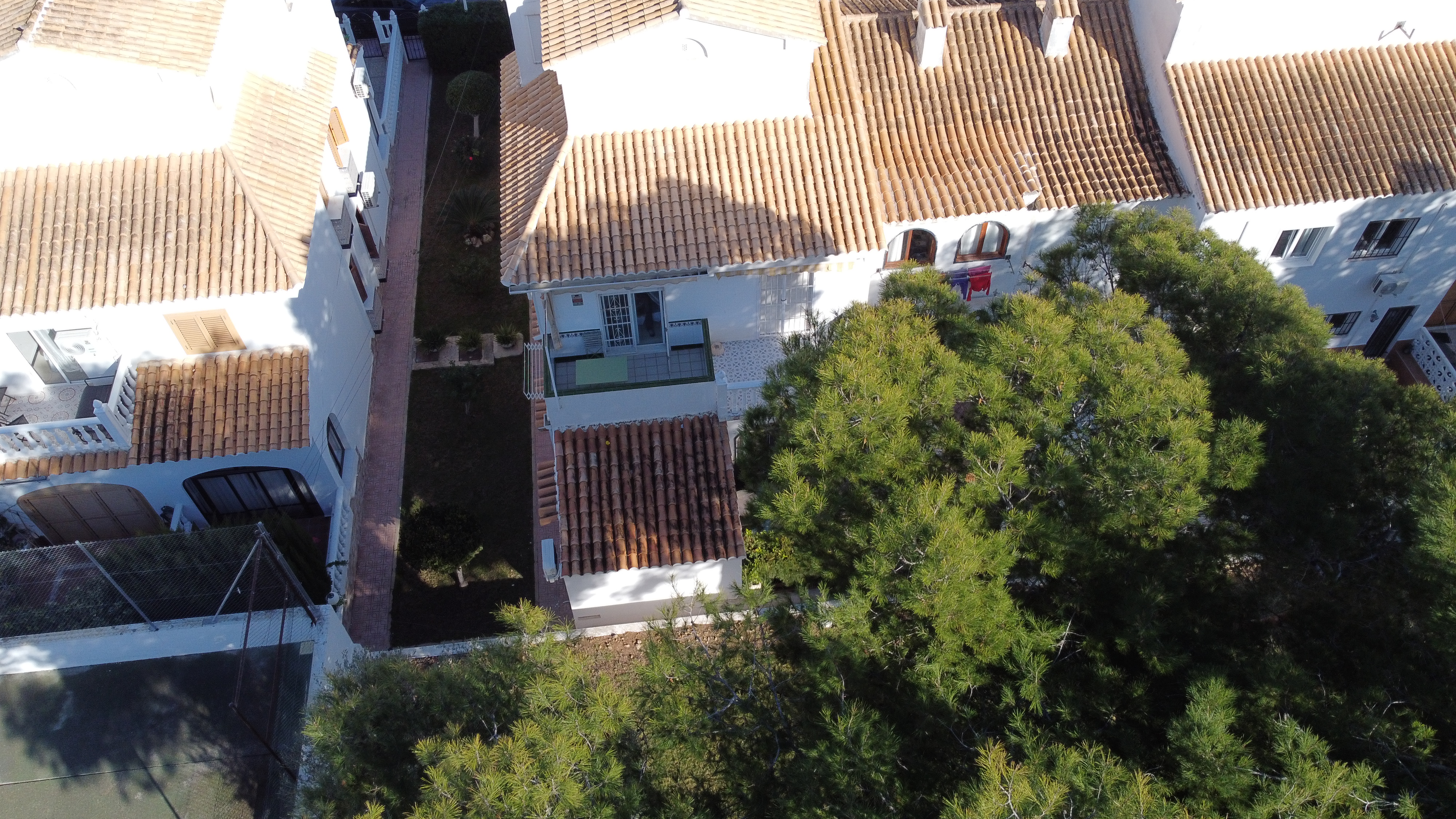 Balkon parterowy bungalowu Casa Hannah La Mata z widokiem na ogród