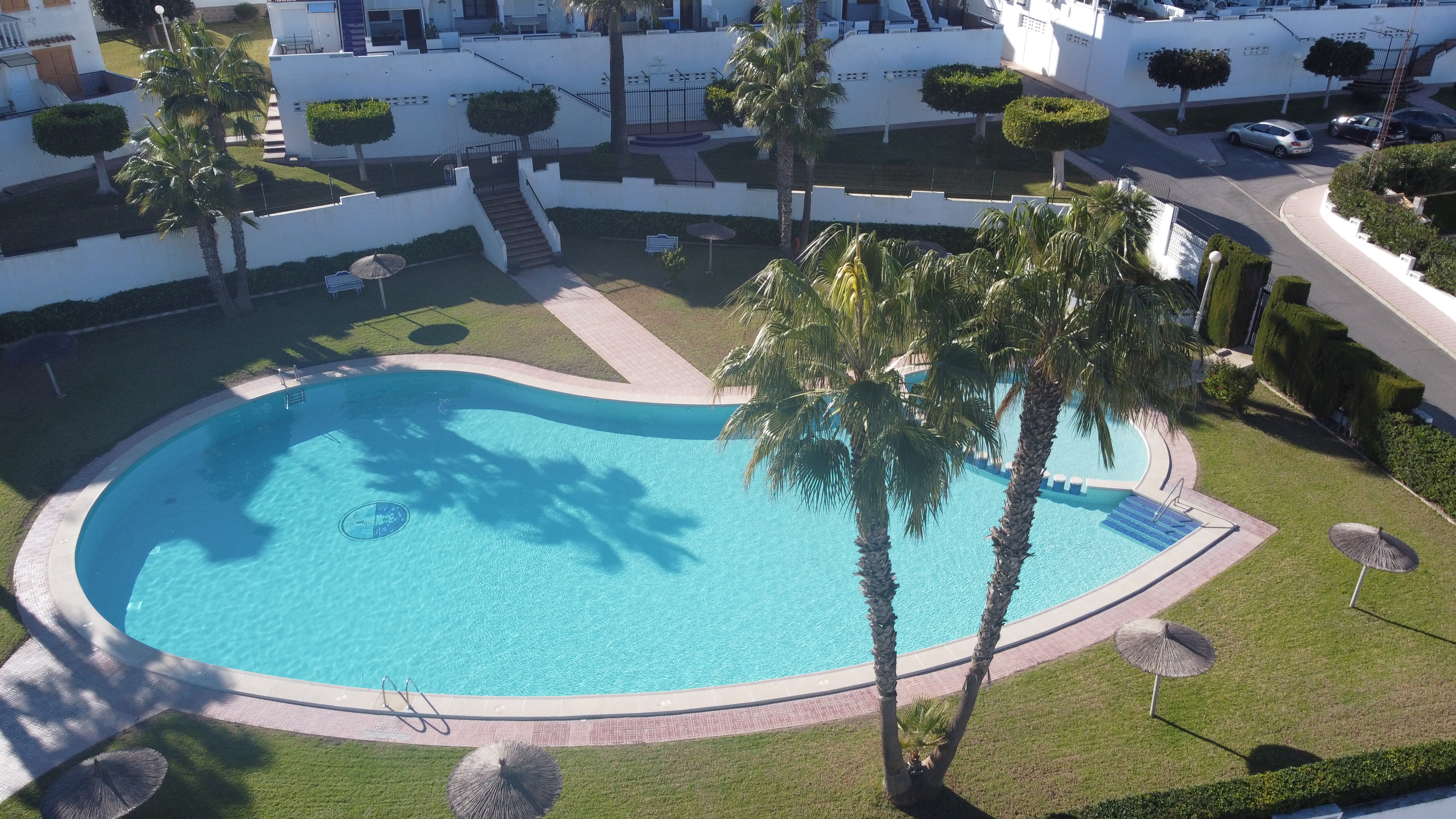 Basen widziany z drona w kompleksie Casa Hannah La Mata